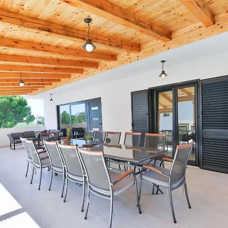 Holiday home Luxurious With Private Pool Wellness