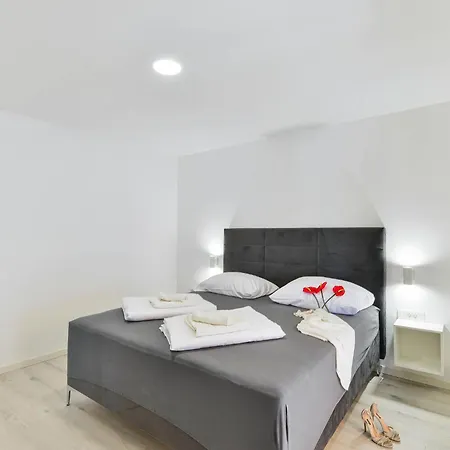 Luxurious With Private Pool Wellness Holiday home *