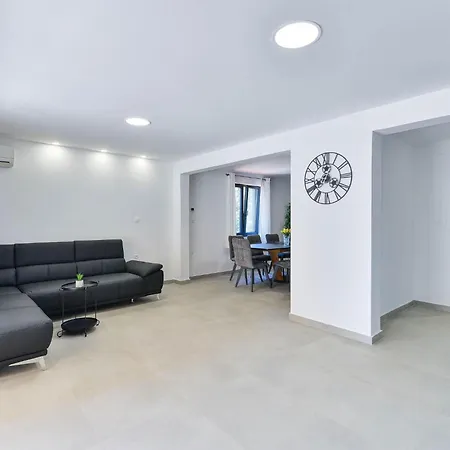 Holiday home Luxurious With Private Pool Wellness *