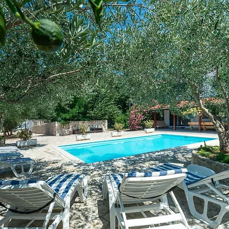 Luxurious With Private Pool Wellness *