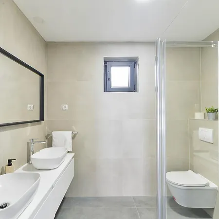 Luxurious With Private Pool Wellness