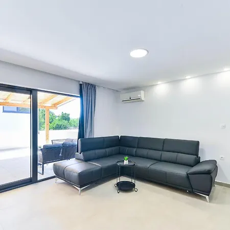 Holiday home Luxurious With Private Pool Wellness