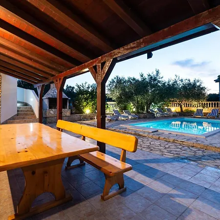 Luxurious With Private Pool Wellness Holiday home Bibinje