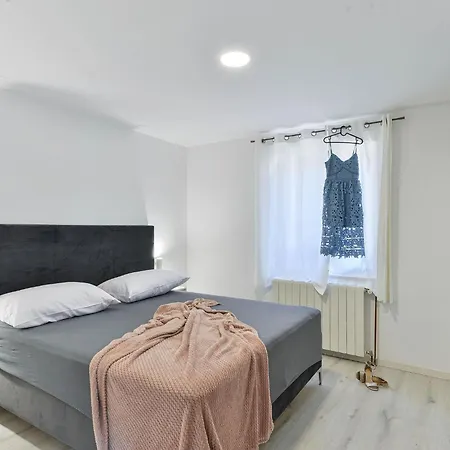 Holiday home Luxurious With Private Pool Wellness