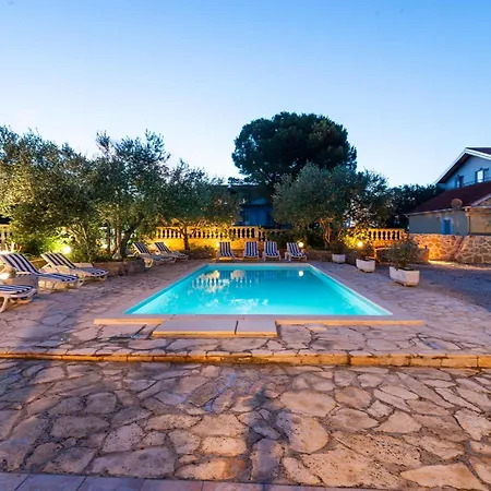 Holiday home Luxurious With Private Pool Wellness Bibinje
