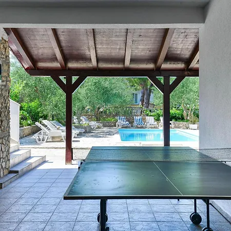 Luxurious With Private Pool Wellness